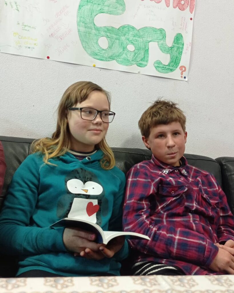 Юля задумалась - подростки размышляют над Писанием  «WHY NOT»